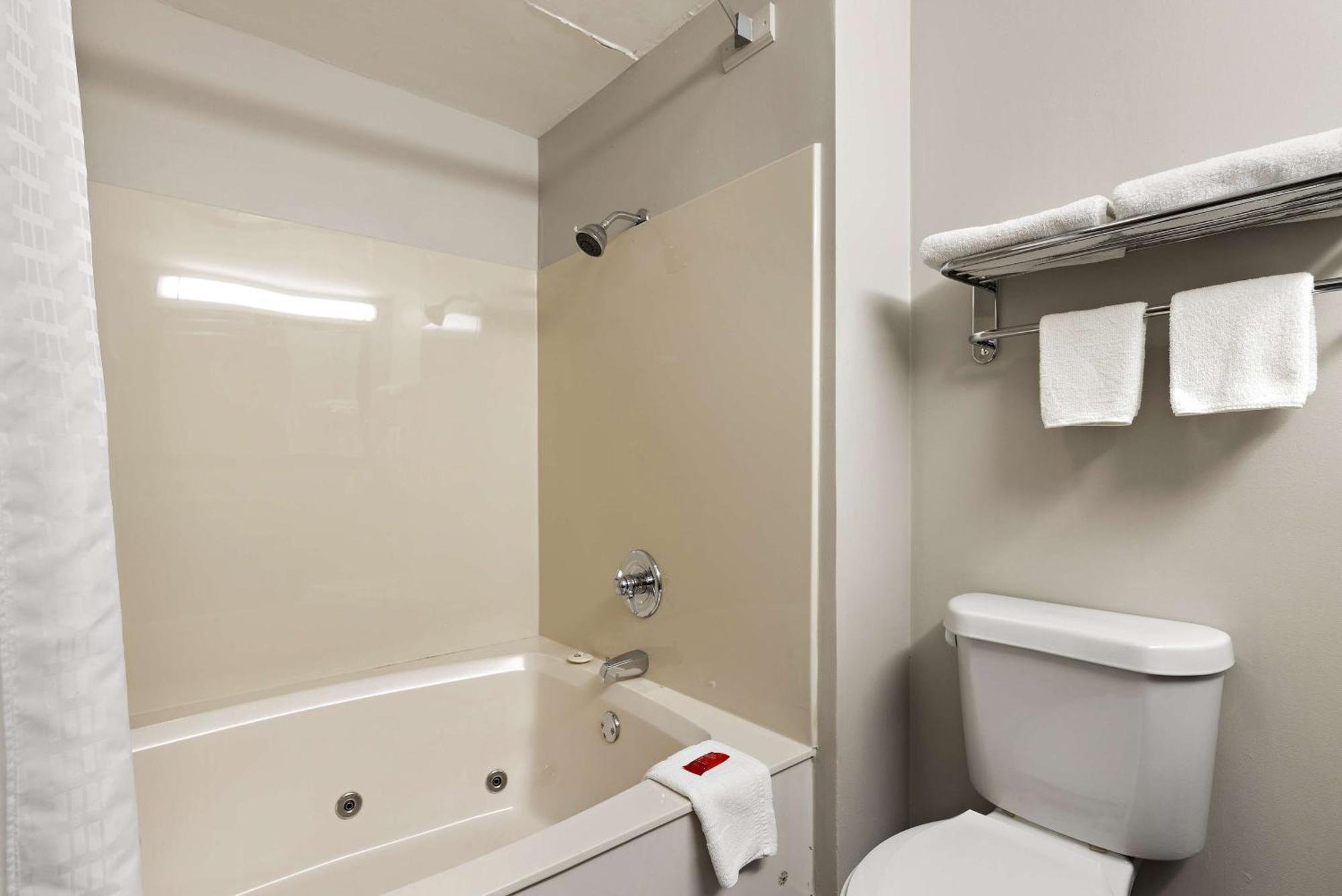 Surestay Plus Hotel By Best Western Tulsa East Exteriör bild