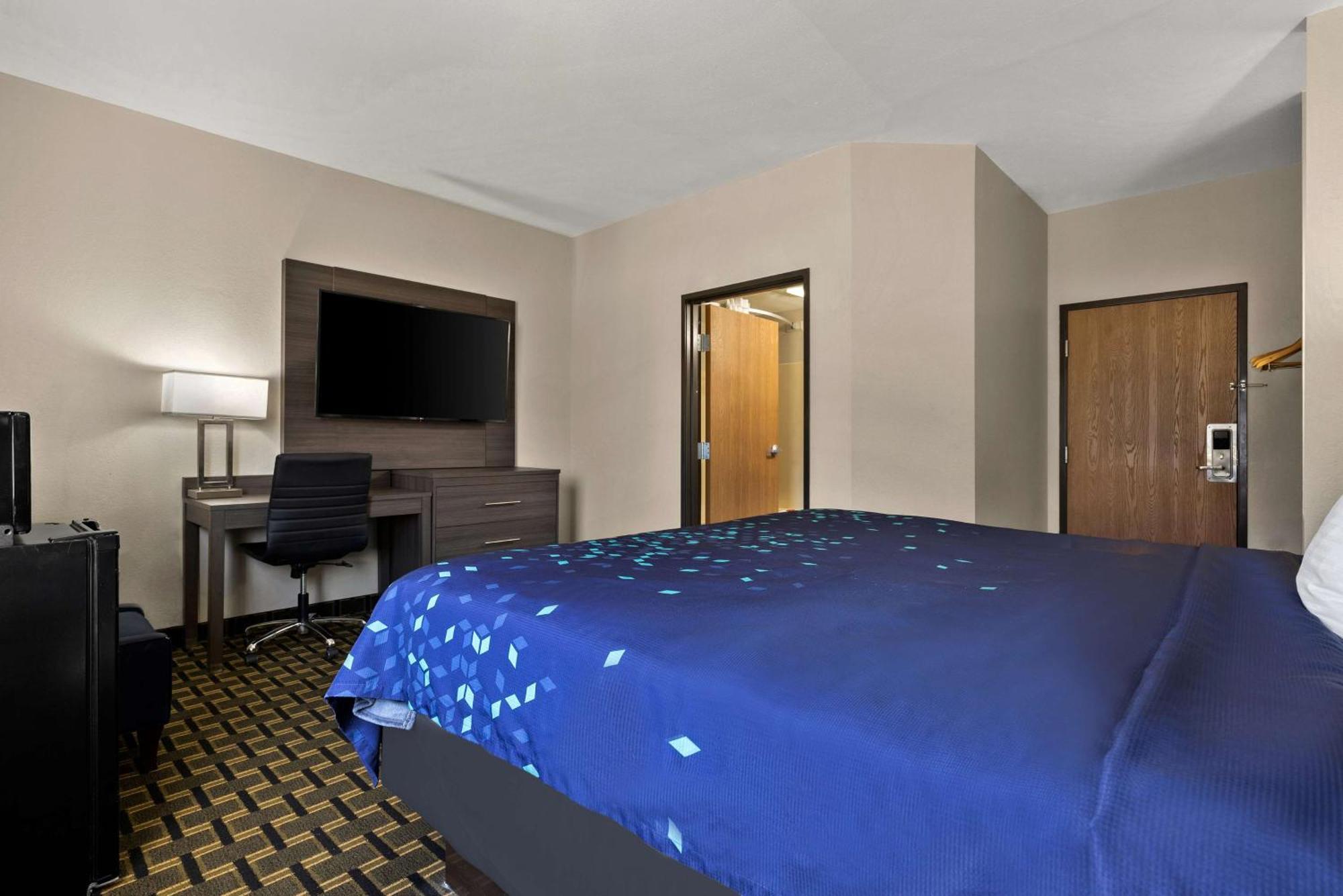 Surestay Plus Hotel By Best Western Tulsa East Exteriör bild
