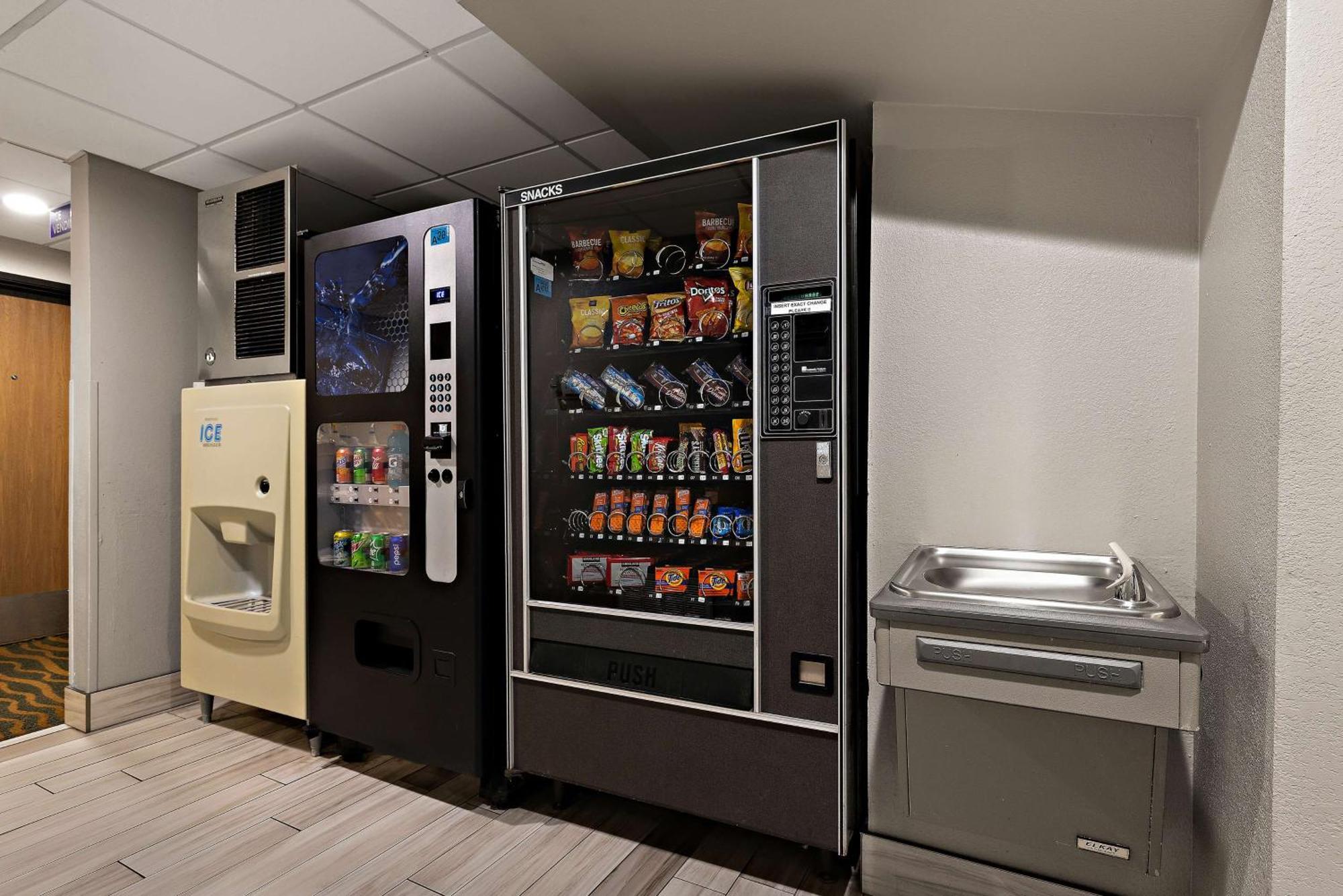 Surestay Plus Hotel By Best Western Tulsa East Exteriör bild