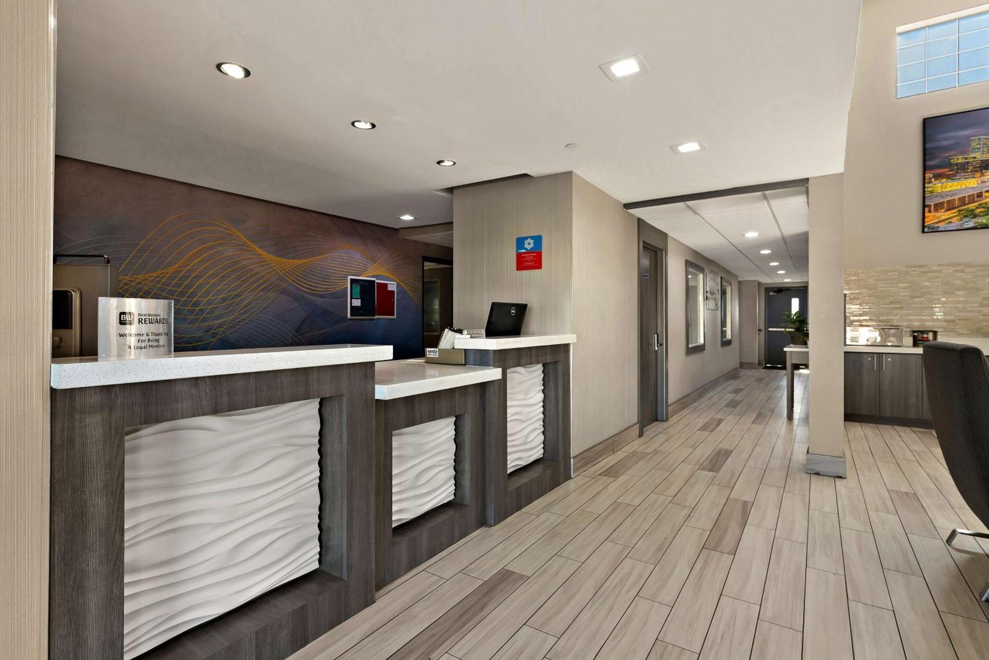 Surestay Plus Hotel By Best Western Tulsa East Exteriör bild