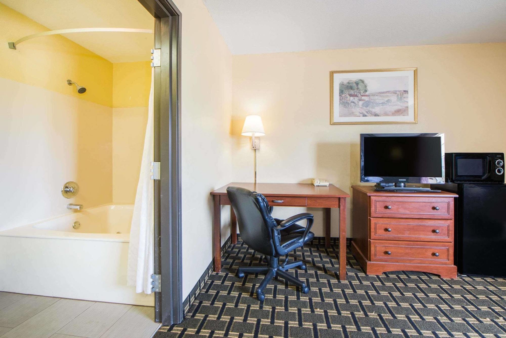 Surestay Plus Hotel By Best Western Tulsa East Exteriör bild