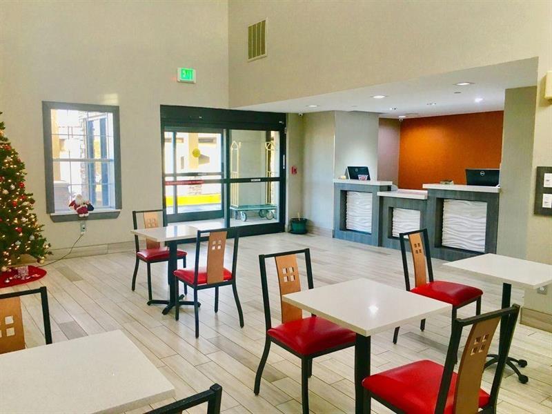 Surestay Plus Hotel By Best Western Tulsa East Exteriör bild
